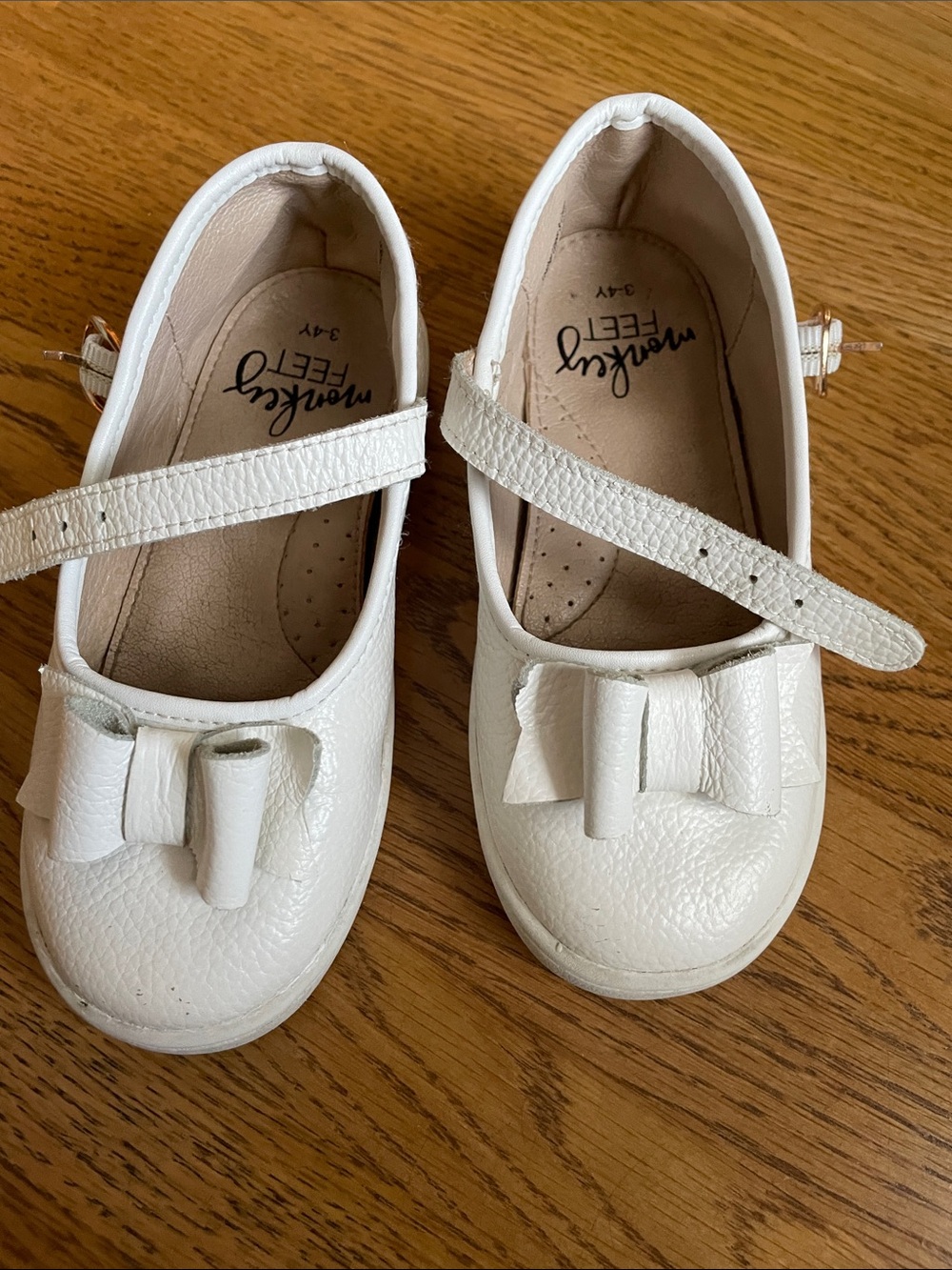 Leather Monkey Feet White Girls Mary Jane Shoes with Bow size 3-4 soft